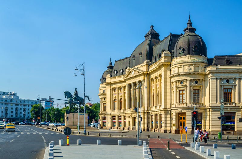 Platz der Revolution in Bukarest - ©dudlajzov - stock.adobe.com