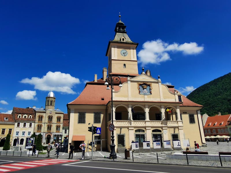 Marktplatz mit dem Rathaus in Brasov - Kronstadt - ©Simone Willner - Eberhardt TRAVEL