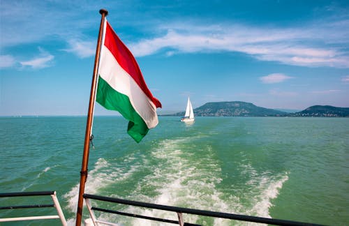 Schifffahrt auf dem Balaton - Plattensee in Ungarn &ndash; &copy; andras_csontos - stock.adobe.com