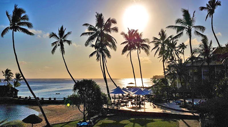 Abendstimmung am Warwick Fiji Hotel - ©Jacob Spangenberg - Eberhardt TRAVEL
