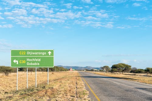 Straße nach Otjiwarongo in Namibia &ndash; &copy; Grobler du Preez - stock.adobe.com