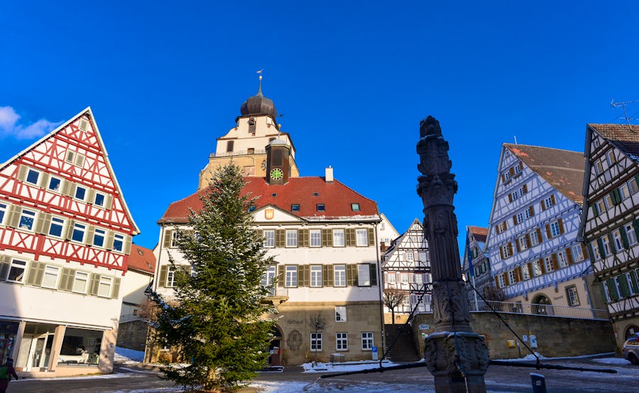 Herrenberg - Marktplatz mit Stadtkirche im Winter – © Ilhan Balta - stock.adobe.com