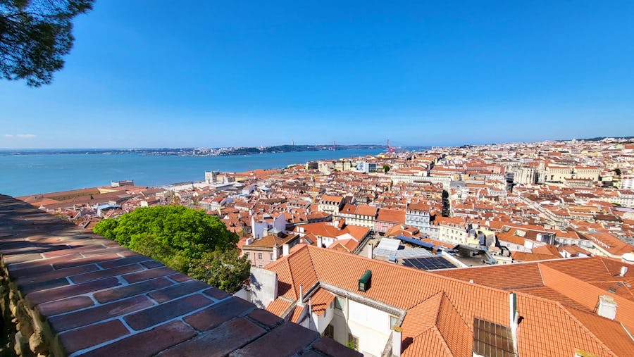 Blick über Lissabon von der Burg Sao Jorge - Portugal – © Franziska Bergmann für Eberhardt TRAVEL GmbH