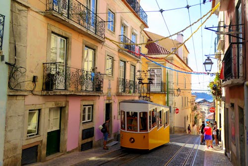 Die Altstadt Alfama in Lissabon - Portugal &ndash; &copy; Bild von LauraRinke auf Pixabay