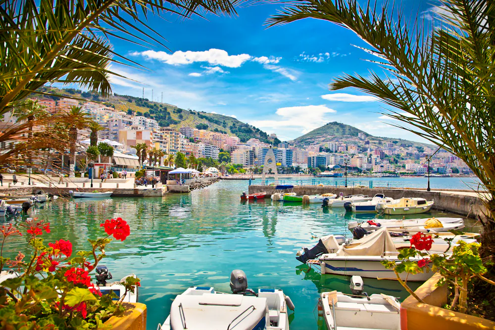 Hafen von Saranda in Albanien &ndash; &copy; Aleksandar Todorovic - stock.adobe.com