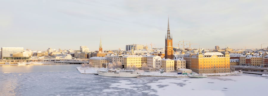 Winter-Panorama von Stockholm - Gamla Stan, Riddarholmen und Kunsholmen – © hans_chr - stock.adobe.com