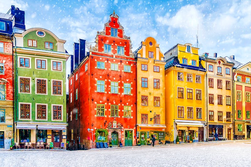Winter in Stockholm - farbenfrohe Häuser in der Gamla Stan - ©dimbar76 - stock.adobe.com