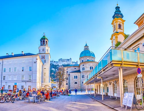 Salzburg - Altstadt mit Mozartplatz, Dom und Festung  – © efesenko - stock.adobe.com