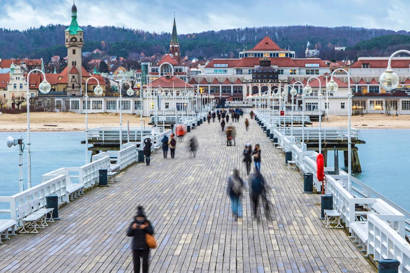 Sopot an der Ostsee - Blick von der Seebrücke auf den Urlaubsort - ©katatonia - stock.adobe.com