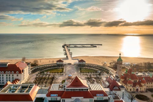 Seebad Sopot - Blick auf die Seebrücke und den Strand &ndash; &copy; Patryk Kosmider - stock.adobe.com
