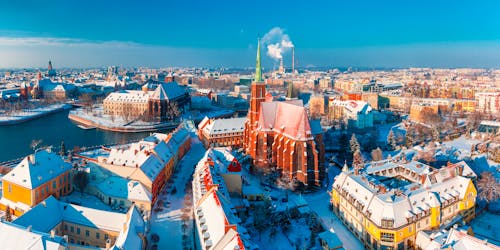 Breslau im Winter - Stadtpanorama mit Blick auf Dom und Dominsel &ndash; &copy; Kavalenkava - stock.adobe.com