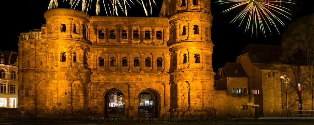 Feuerwerk über der Porta Nigra in Trier – © EKH-Pictures - stock.adobe.com