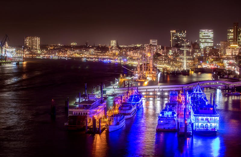 Silvester-Schifffahrt in Hamburg - ©Andreas Jantzen Fotografie - stock.adobe.com