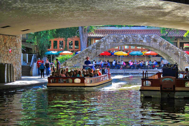 Bootsfahrt auf dem San Antonio River in Texas - ©Elisa Müller - Eberhardt TRAVEL