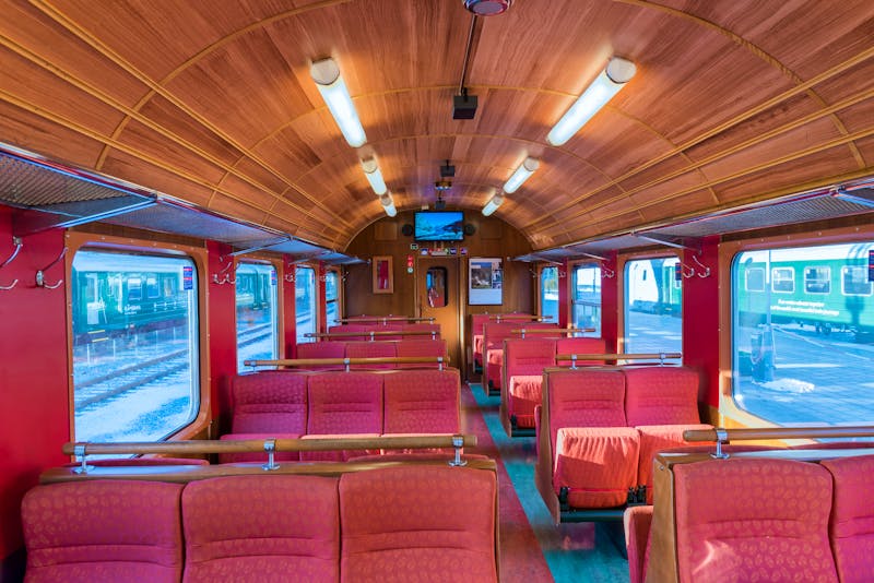 Flambahn - historische Eisenbahn - bequeme Sitze innen in den Abteilen - ©Blickfang - stock.adobe.com