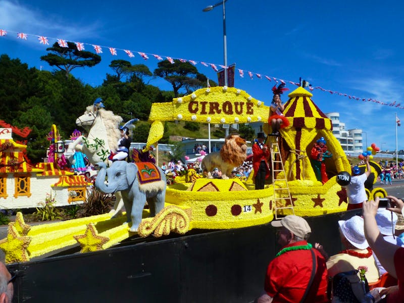 Battle of Flowers - Blumenparade auf Jersey - ©Cindy Streidt - Eberhardt TRAVEL