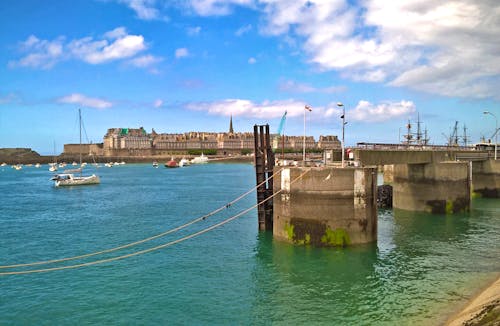 Hafen von St. Malo &ndash; &copy; Cathleen Schaper - stock.adobe.com