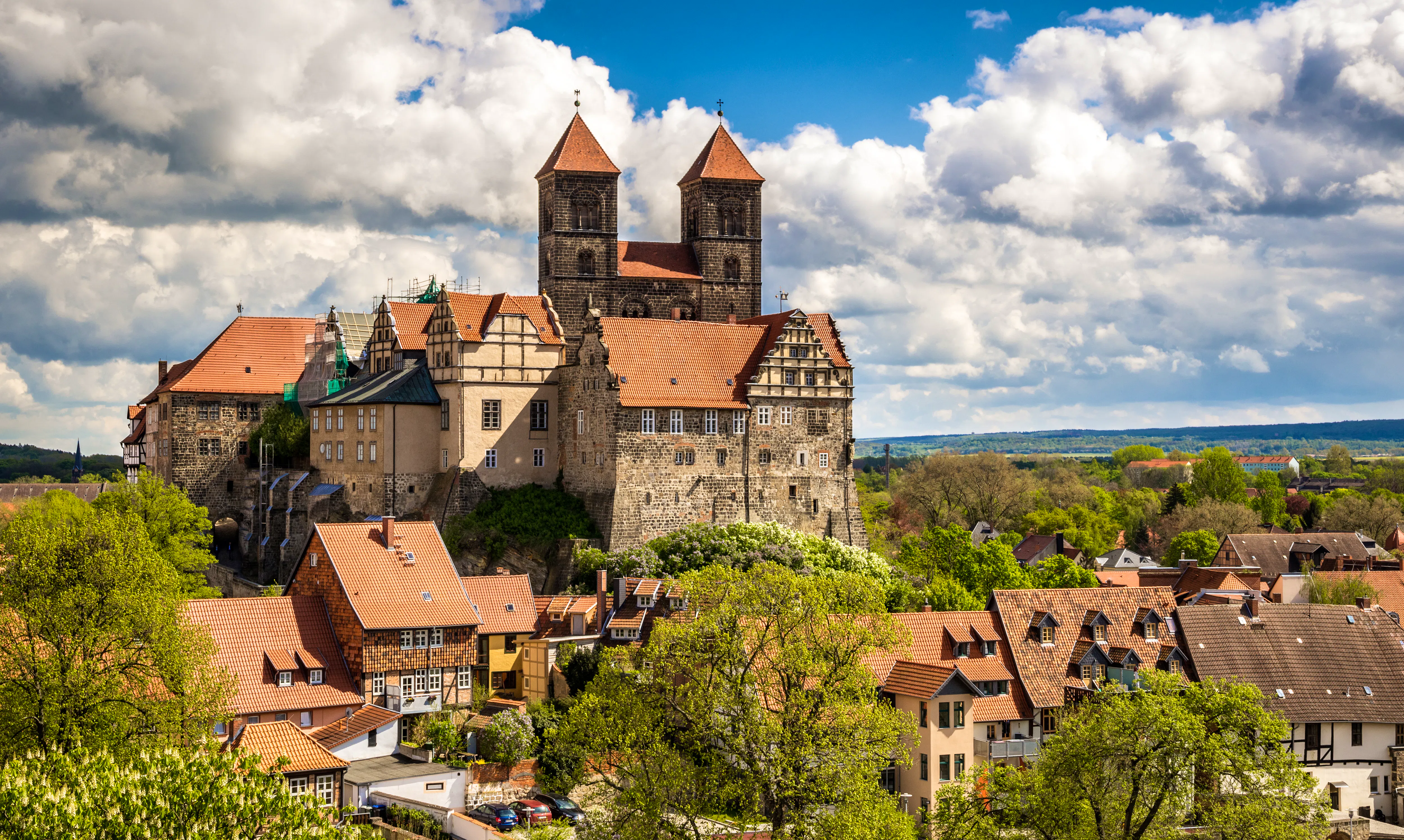 Quedlinburg im Harz - Blick auf die Stiftskirche und die Altstadt &ndash; &copy; VanderWolf Images - stock.adobe.com