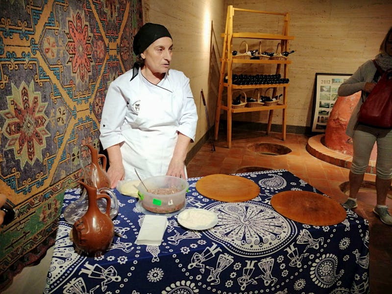 Mitmach-Aktion: Khinkali - mit Fleisch gefüllte Teigtaschen - ©Andrej Kulikov