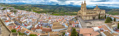 Skyline von Ronda mit Kirche Santa Maria la Mayor  &ndash; &copy; Bennymarty - stock.adobe.com