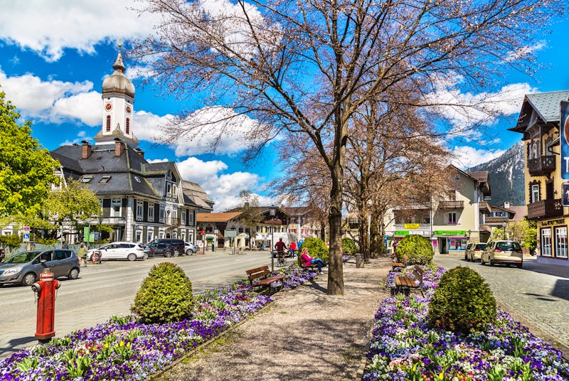 Straße in Garmisch-Partenkirchen - ©olga demchishina - stock.adobe.com