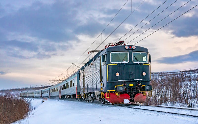 Zugfahrt mit dem Arctic Circle Train von Kiruna nach Narvik - ©Leonid Andronov - stock.adobe.com