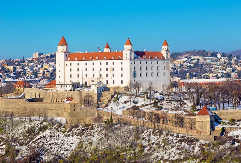 Burg Bratislava im Winter - ©Renáta Sedmáková - stock.adobe.com