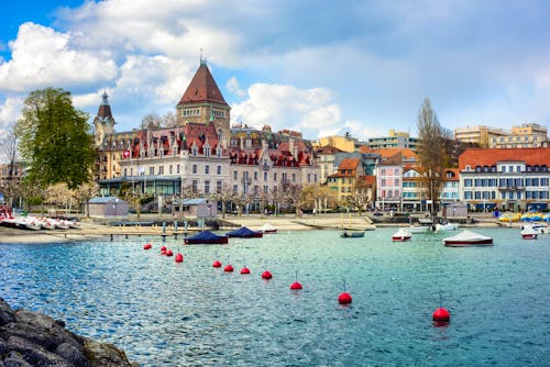 Lausanne Ouchy am Genfersee &ndash; &copy; Boris Stroujko - stock.adobe.com