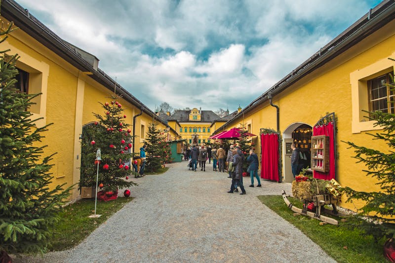 Weihnachtsmarkt auf Schloss Hellbrunn bei Salzburg - ©Anze Furlan / www.psgt-productions.com - stock.adobe.com