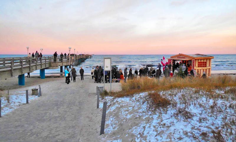 Glühwein an der Seebrücke von Binz - ©Petra Sauer - Eberhardt TRAVEL