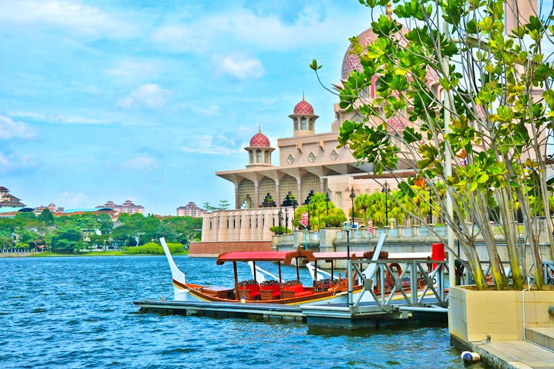 Bootsfahrt auf dem Putrajaya See - ©Maria Schneider - Eberhardt TRAVEL