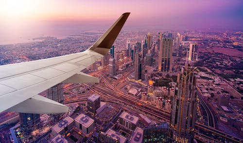 Flug über Dubai &ndash; &copy; Felix Pergande - stock.adobe.com