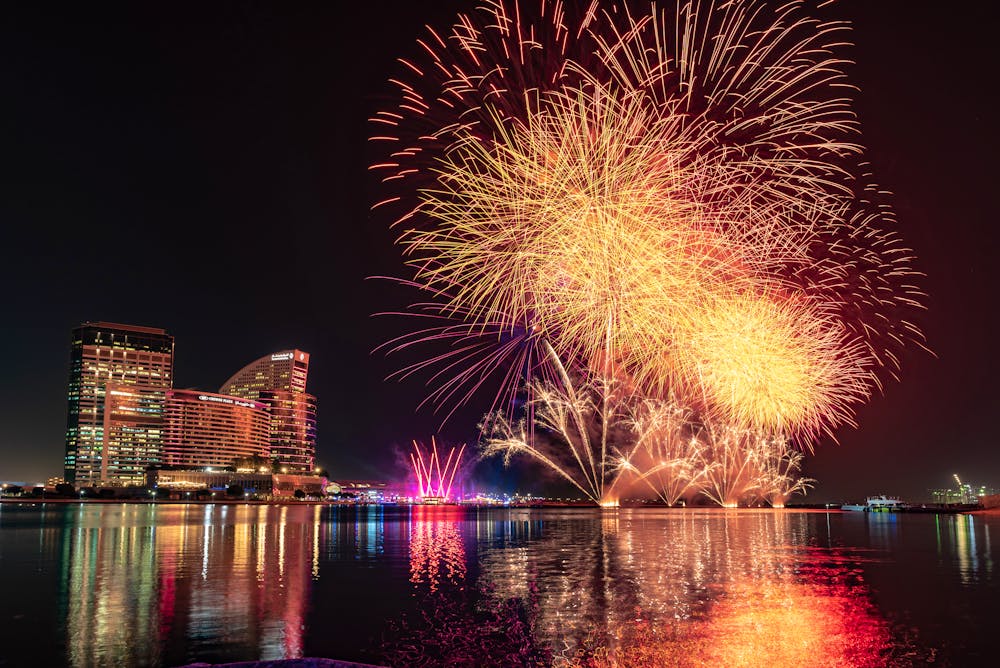 Silvester-Feuerwerk an der Dubai Festival City &ndash; &copy; Wirestock  - stock.adobe.com