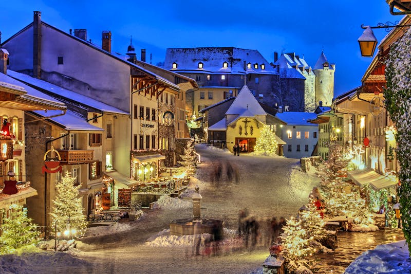 Winter im mittelalterlichen Gruyeres in der Schweiz - ©www.bogdanlazar.ro - Adobe Stock