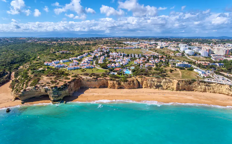 Armacao de Pera an der Algarve - &copy;sergojpg - stock.adobe.com