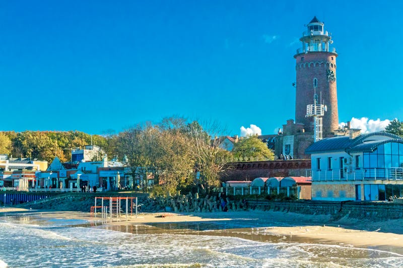 Strand und Leuchtturm von Kolberg an der Polnischen Ostsee - ©Oliver Hlavaty - stock.adobe.com