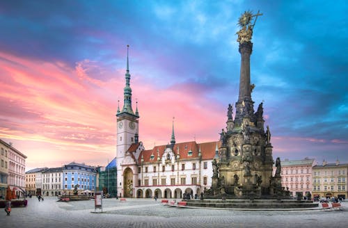Dreifaltigkeitssäule und Rathaus Olomouc - Olmütz &ndash; &copy; mitzo_bs - stock.adobe.com