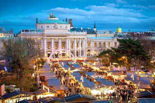 Weihnachtsmarkt in Wien &ndash; &copy; Calin-Andrei STAN - stock.adobe.com