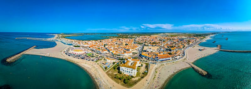 Luftaufnahme von Saintes-Maries-de-la-Mer - ©Alexey Fedorenko - stock.adobe.com