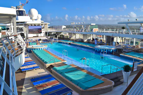 Mein Schiff 2 - Pooldeck &ndash; &copy; Laura Wonneberger - Eberhardt TRAVEL