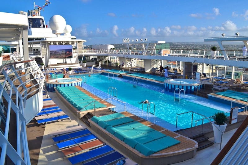 Mein Schiff 2 - Pooldeck - ©Laura Wonneberger - Eberhardt TRAVEL