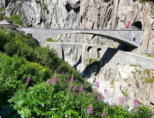 Andermatt, an der Teufelsbrücke – © Gisela Gerlach