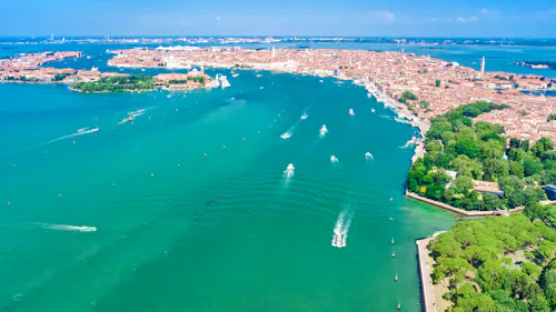 Die Lagune von Venedig mit Blick auf Venedig &ndash; &copy; Iuliia Sokolovska - stock.adobe.com