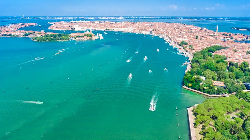 Die Lagune von Venedig mit Blick auf Venedig - ©Iuliia Sokolovska - stock.adobe.com