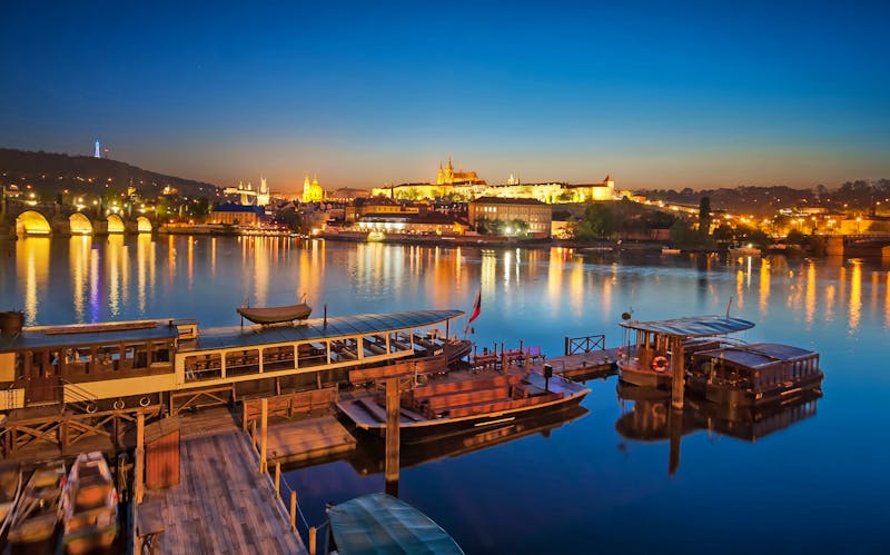 Moldau-Schiff in Prag - ©MAREK KIJEVSKY - stock.adobe.com