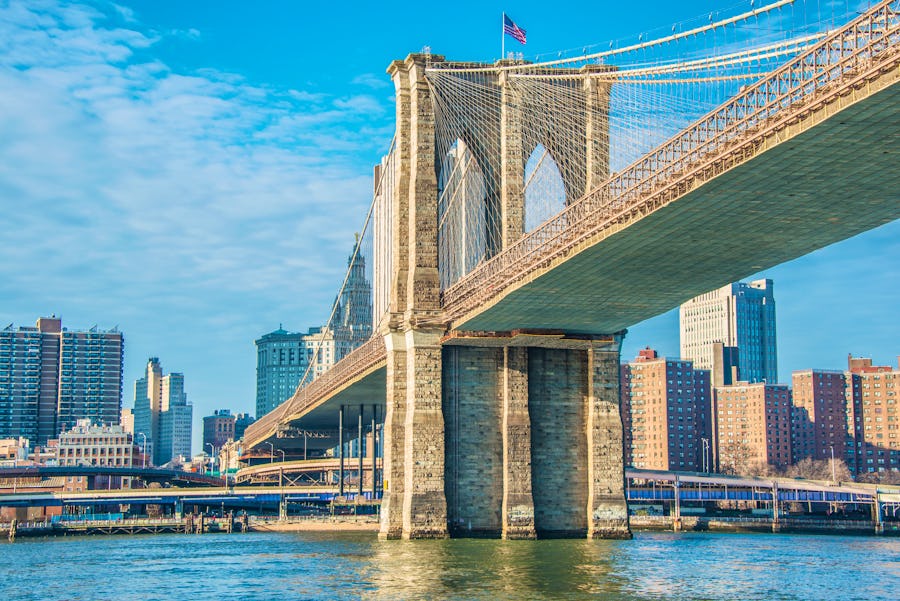 Brooklyn Bridge in New York – © Elnur Amikishiyev - stock.adobe.com