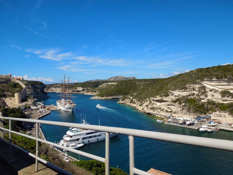 Hafeneinfahrt von Bonifacio auf Korsika - ©Stefanie Schneider - Eberhardt TRAVEL
