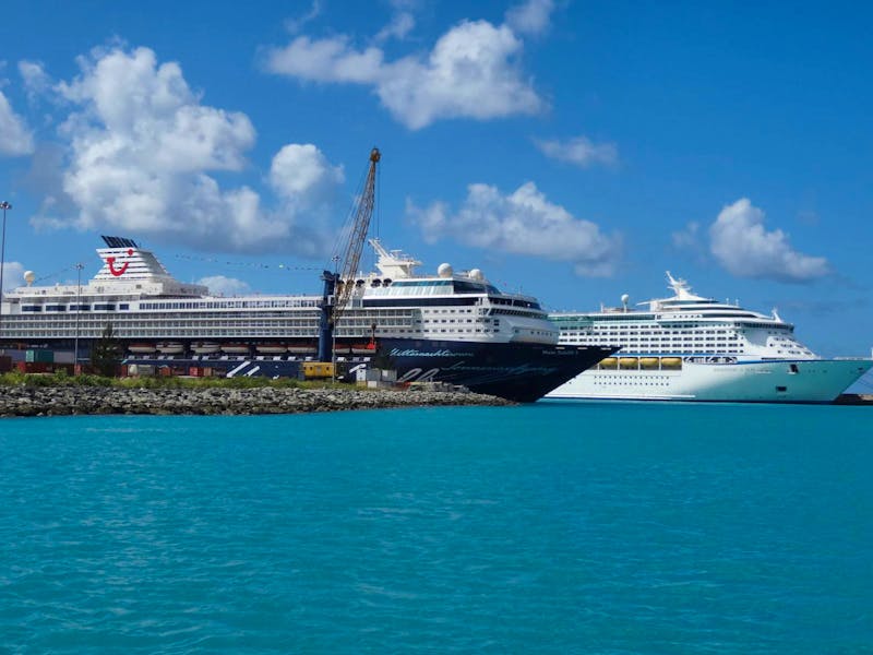 Kreuzfahrtschiffe im Hafen von Barbados - ©Anne Schröder - Eberhardt TRAVEL