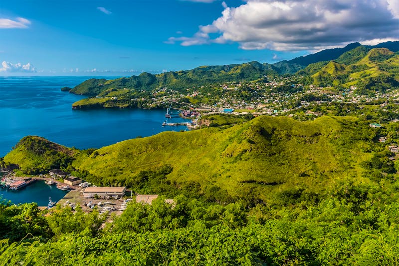 Blick vom Fort Charlotte auf die Karibikinsel St. Vincent - ©Nicola - stock.adobe.com