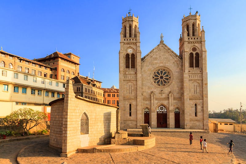 Blick auf die Kathedrale Andohalo in Antananarivo - ©dennisvdwater - stock.adobe.com